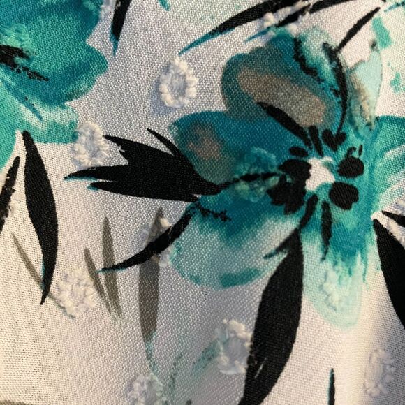 Adrienne Vittadini White Black and Green Floral Top with rouche sleeves Sz S - Picture 3 of 5